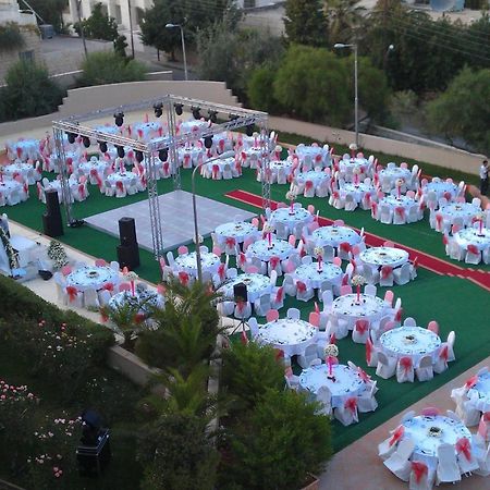Century Park Hotel Amman Exteriör bild