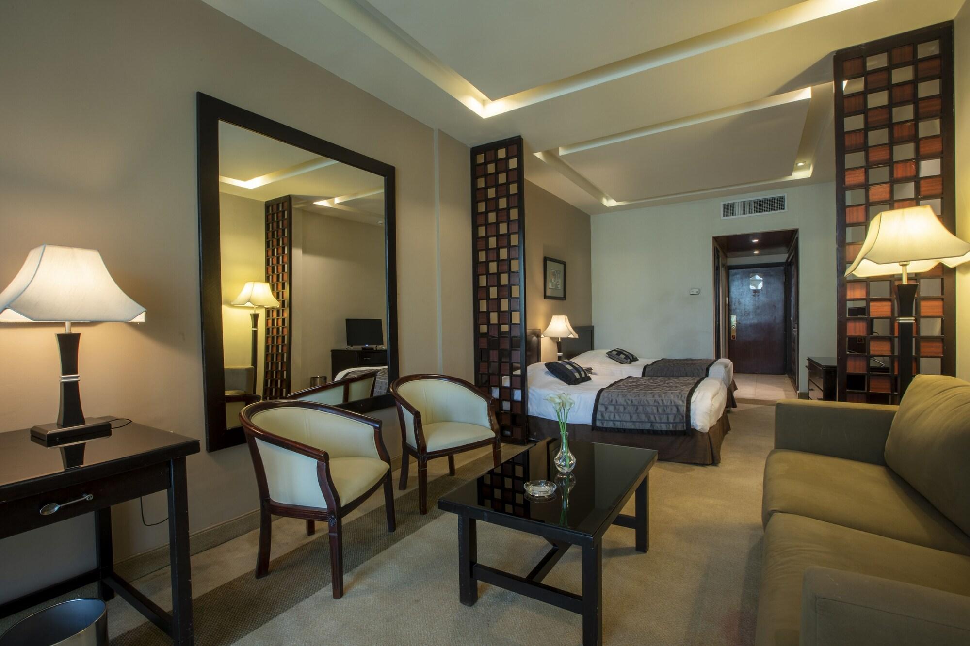 Century Park Hotel Amman Exteriör bild